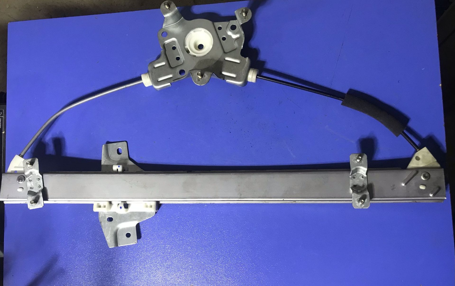 (1010) HYUNDAİ GETZ 02-06 ÖN CAM KRİKOSU MOBİS 82404-1C010