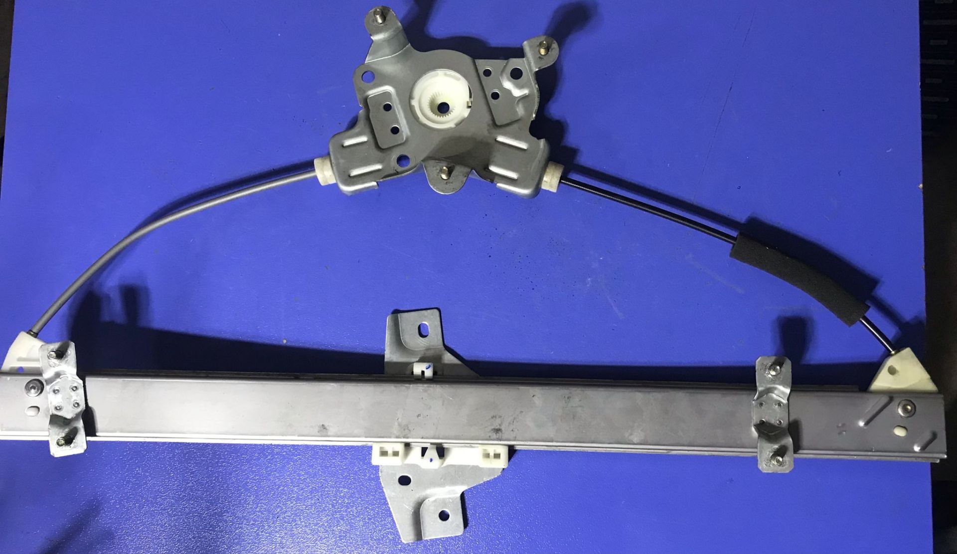 (1011) HYUNDAİ GETZ Ön Sol Cam Krikosu 03-10 82403-1C010
