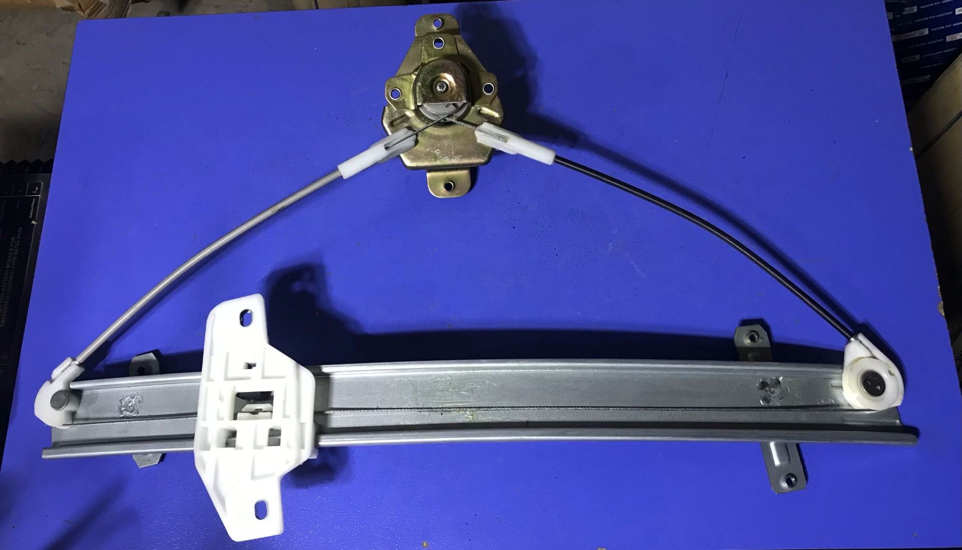 (1013) HYUNDAI EXCEL SOL ÖN KAPI CAM KRİKO ORİJİNAL 82401-24500