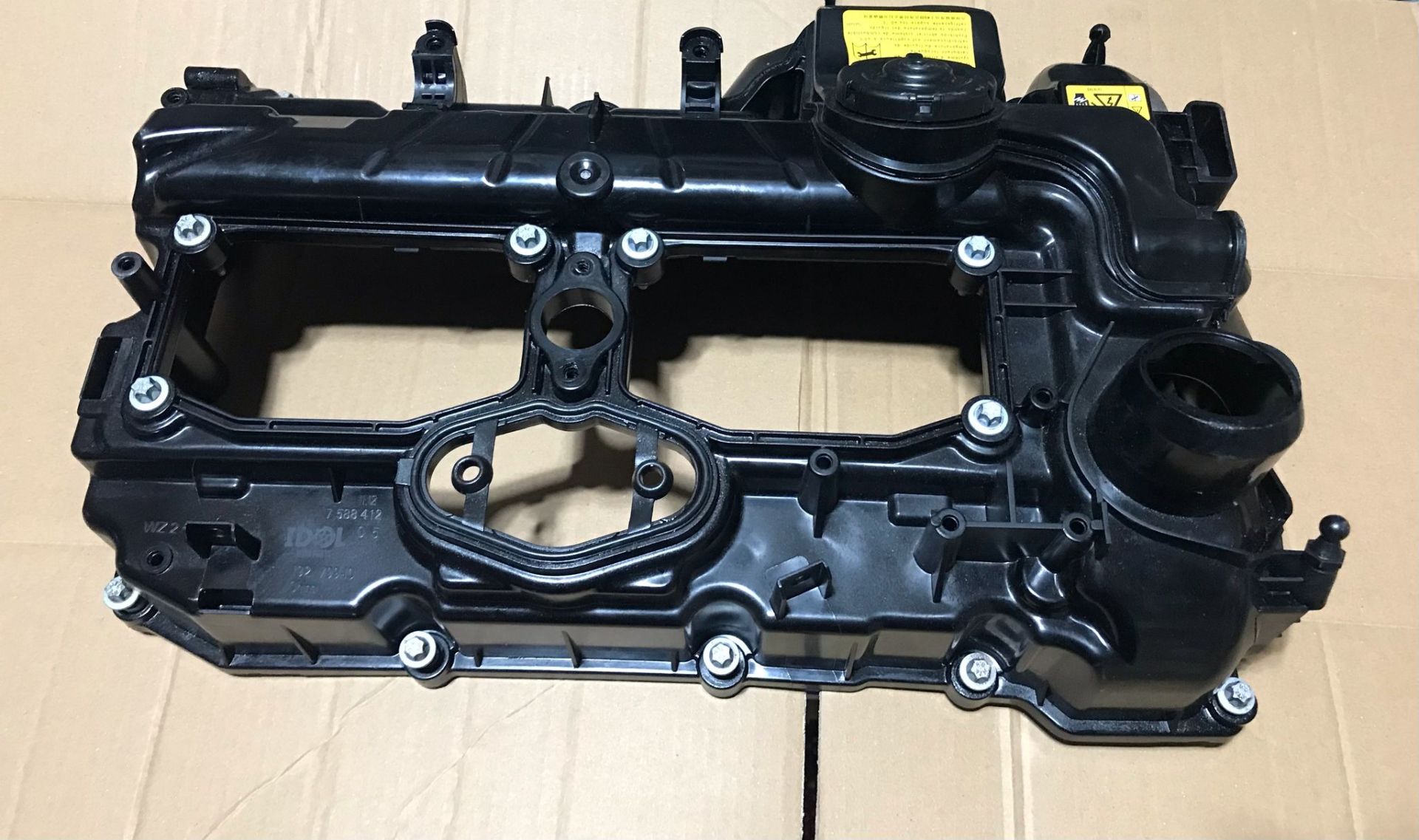 (1028) BMW 3 SERİSİ F30 N20 Külbütör Kapağı 11127588412 7588412