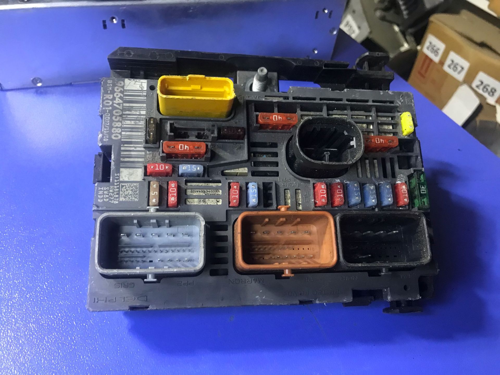 (1034) CİTROEN C4 PİCASSO SİGORTA KUTUSU BSM R01 9664705880