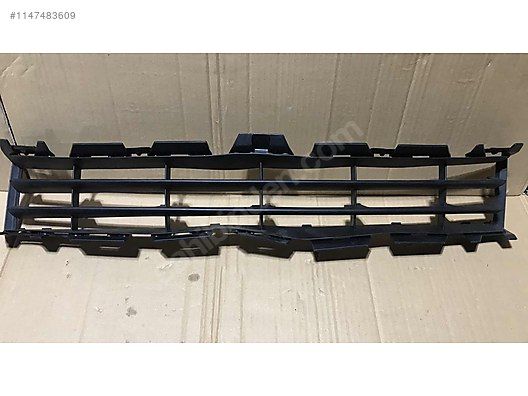 (676)RENAULT MEGANE II ÖN TAMPON ORTA IZGARA 8200114155