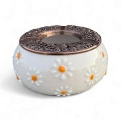 Çayır Papatya Desenli Metal Kapaklı El İşi Seramik Küllük | Rüzgar Küllüğü | Dış Mekan Küllüğü