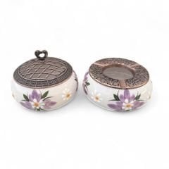 Lila Çiğdem Çiçeği Desenli Metal Kapaklı Poyraz Seramik Şekerlik ve Küllük Seti