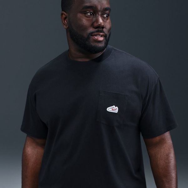 U NSW TEE M90 SNKR PTCH PKT 2