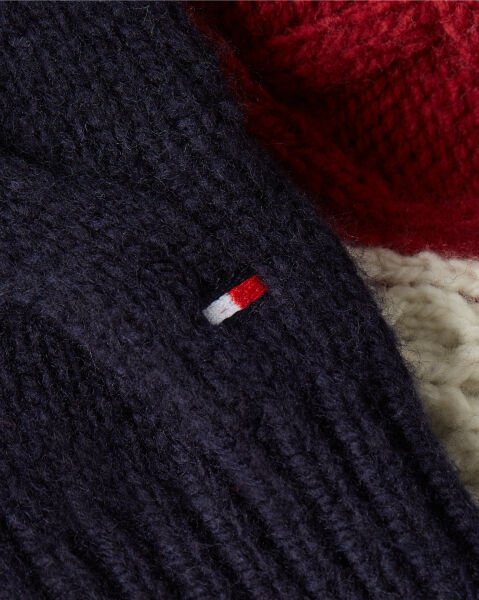 CABLE FLAG SWEATER