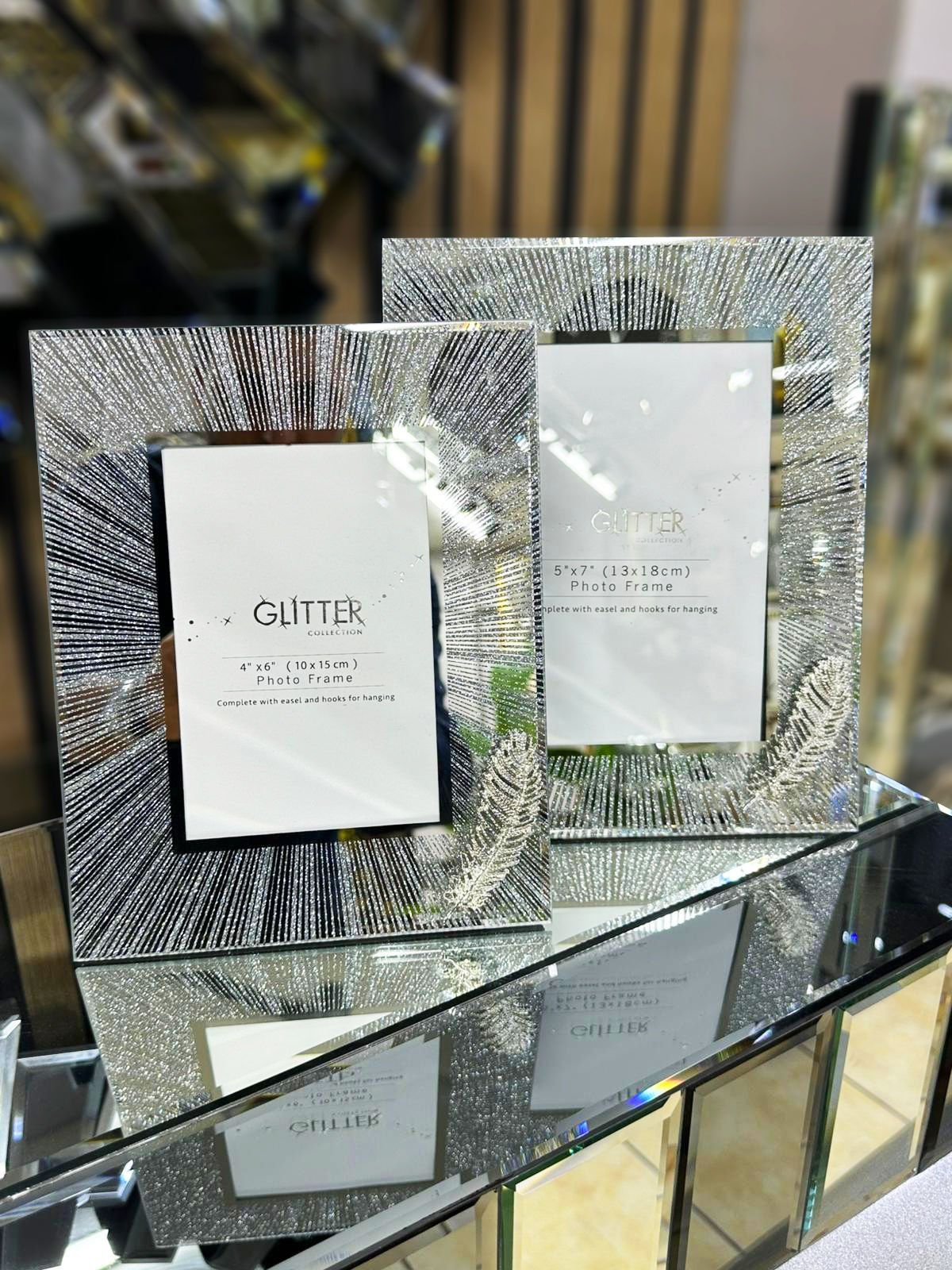 CAM AYNALI TÜYLÜ GÜMÜŞ SİMLİ 2'Lİ RESİM ÇERÇEVESİ