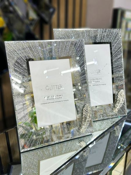 CAM AYNALI TÜYLÜ GÜMÜŞ SİMLİ 2'Lİ RESİM ÇERÇEVESİ