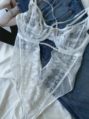 Her Detayıyla Lüks: Dantelli Taş Detaylı Çıt Çıtlı Bodysuit M - beyaz