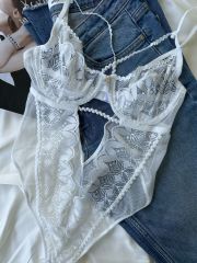 Her Detayıyla Lüks: Dantelli Taş Detaylı Çıt Çıtlı Bodysuit M - beyaz