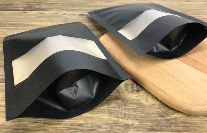 Siyah Kraft Pencereli Kilitli Doypack 500 - 13x22.5cm