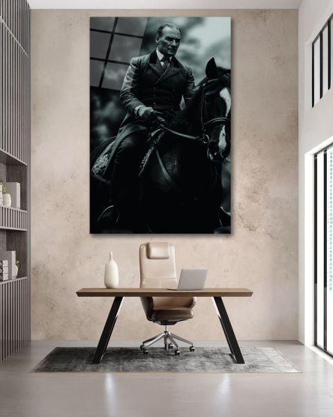 At Üstünde Atatürk Cam Tablo