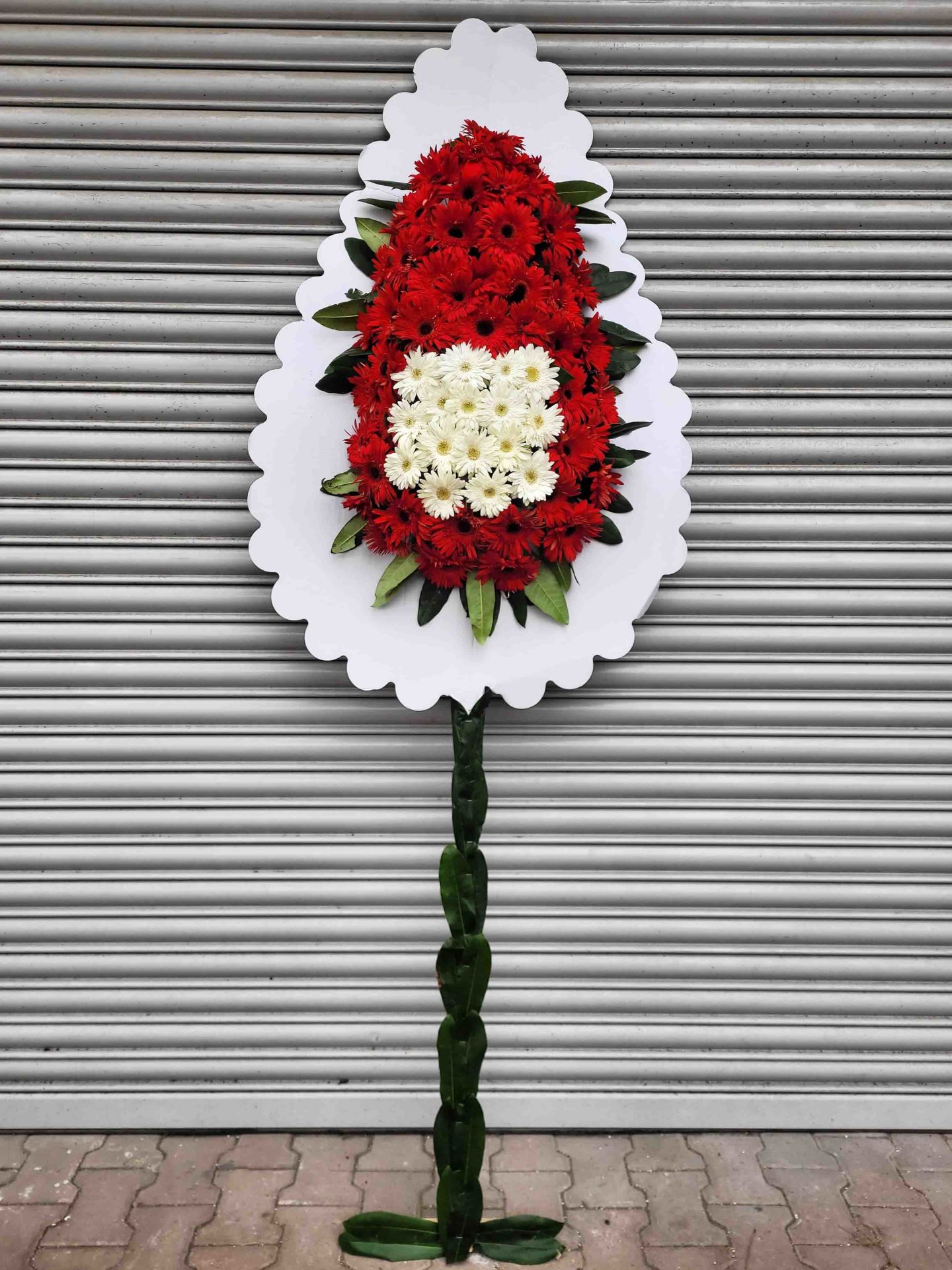 Tek Katlı Kırmızı Beyaz Gerbera Düğün & Açılış Çelengi