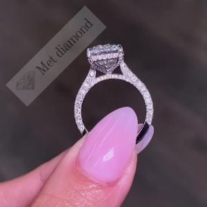 5.70 karat raidant kesim mozanit taşlı yüzük bgt322