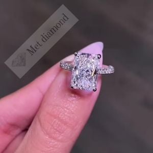 5.70 karat raidant kesim mozanit taşlı yüzük bgt322