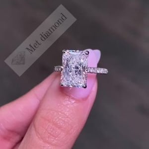 5.70 karat raidant kesim mozanit taşlı yüzük bgt322