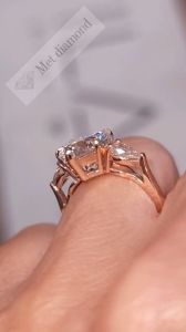 3,50 karat mozanit taşlı tria yüzük