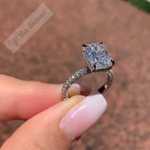 4 karat raidant kesim mozanit taşlı yüzük bgt87