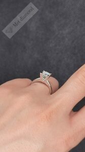 1 karat mozanit taşlı yüzük badem montür