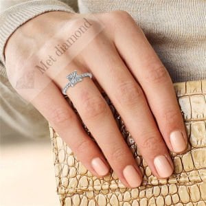 1,30 karat mozanit taşlı  yüzük prenses kesim prs017