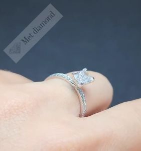 1.30  karat raidant kesim mozanit taşlı yüzük bgt324