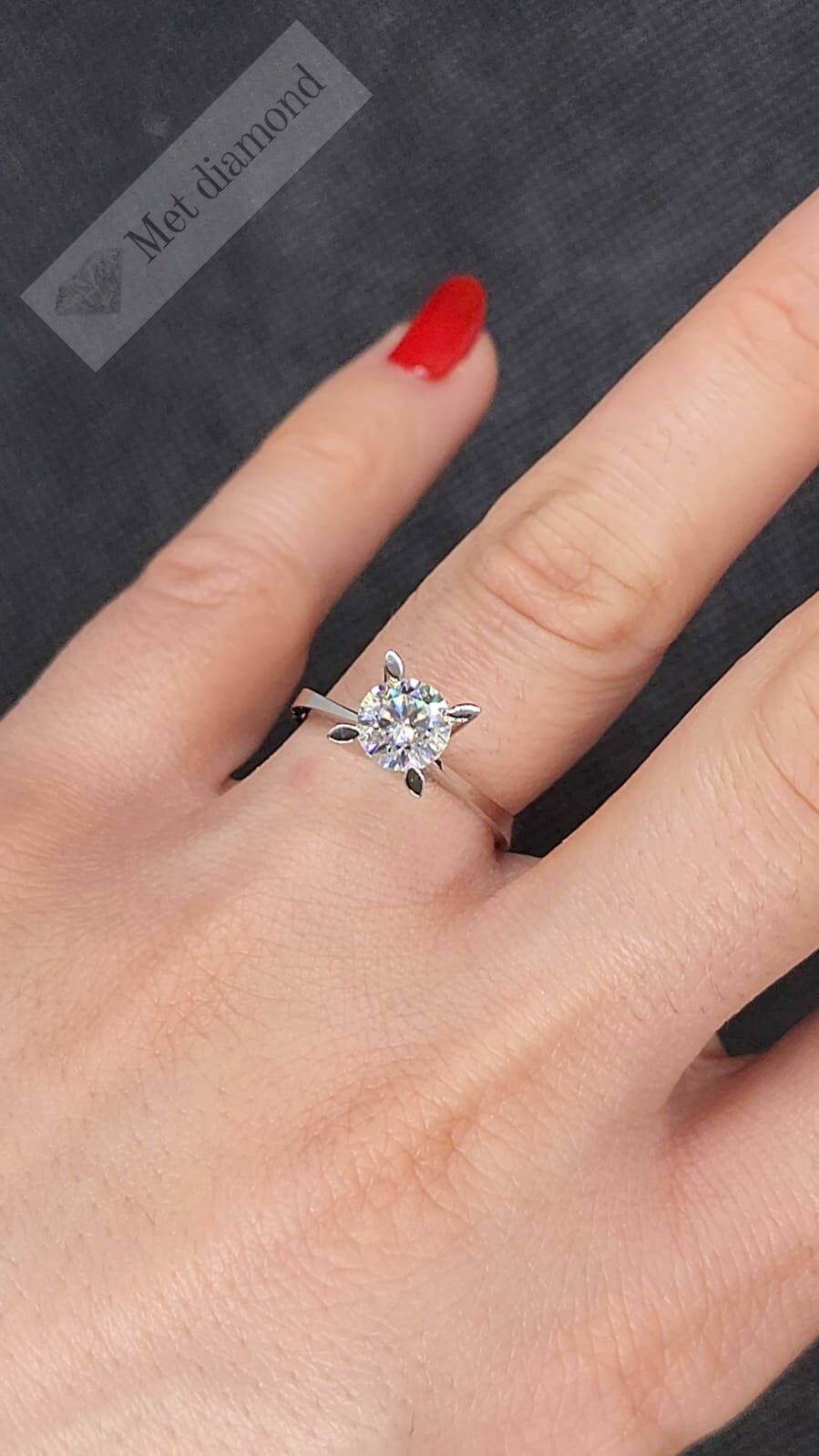 0,70 karat mozanit taşlı yüzük badem montür