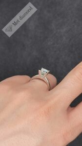 0,70 karat mozanit taşlı yüzük badem montür