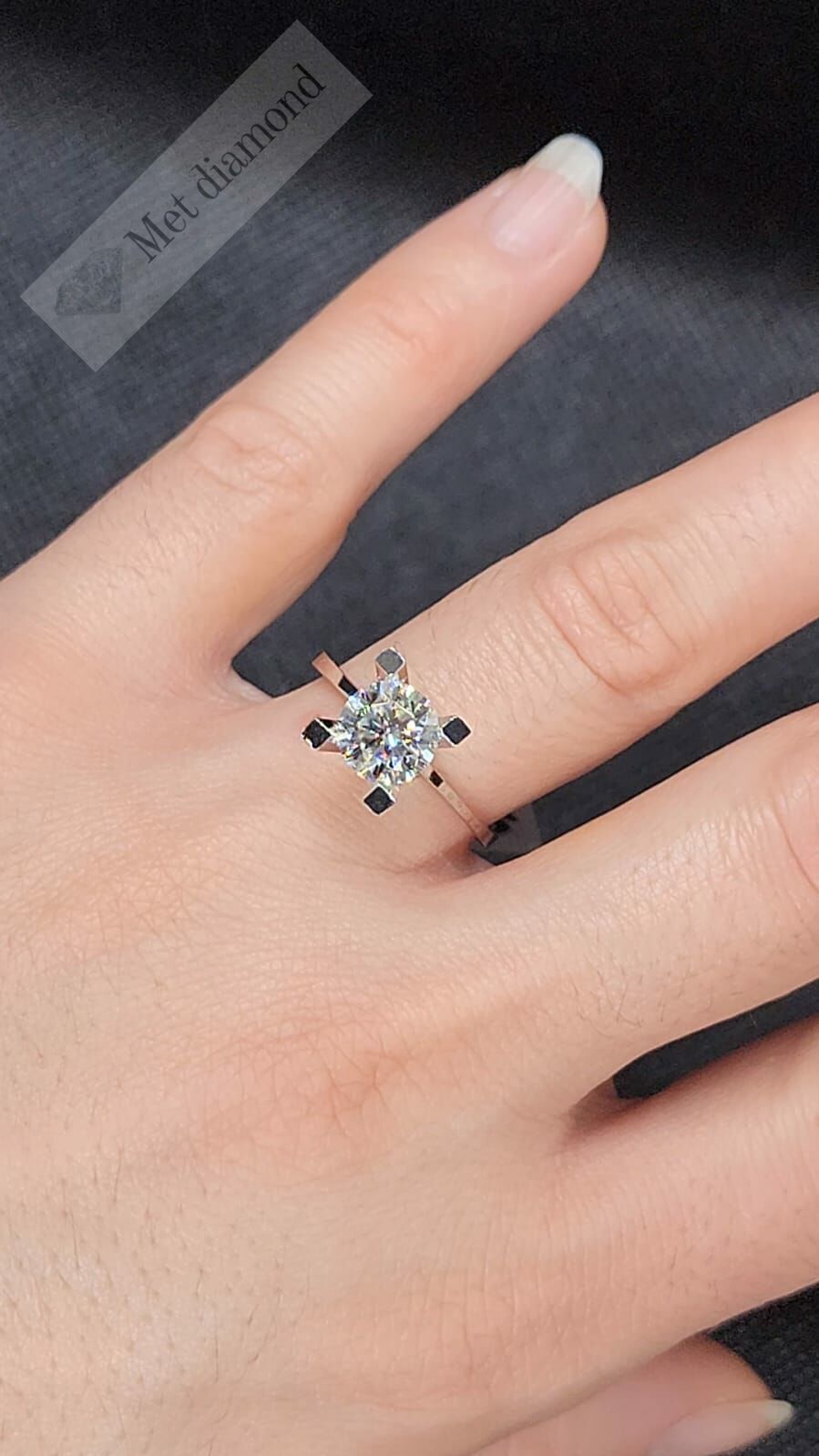 1 karat mozanit taşlı  yüzük V tırnak