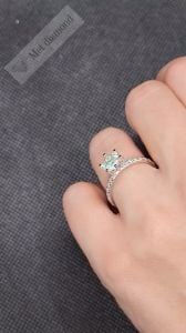 1.40 karat mozanit taşlı yüzük tıfany model