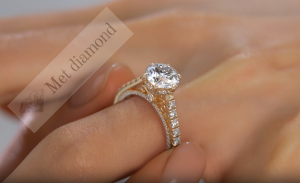 2,50  karat mozanit taşlı  yüzük mzn102