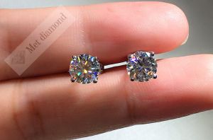 0.40 karat mozanit taşlı küpe - kup040