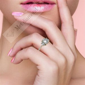 3,50 karat mozanit taşlı yüzük baget kesim