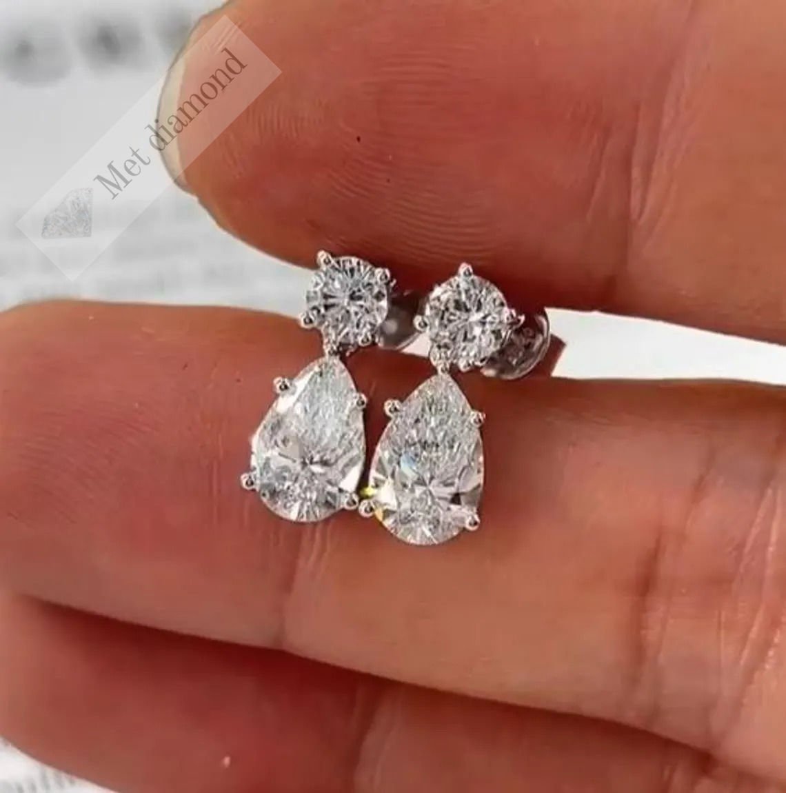 2.60 karat  mozanit taşlı küpe -kup06