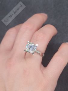 5 karat mozanit taşlı tektaş yüzük V tırnak mzn620