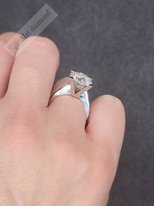 5 karat mozanit taşlı tektaş yüzük V tırnak mzn620