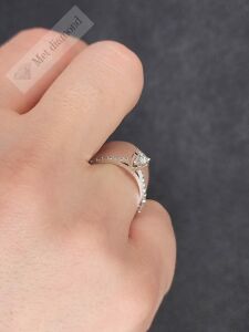 0,50 karat mozanit taşlı yüzük mzn103