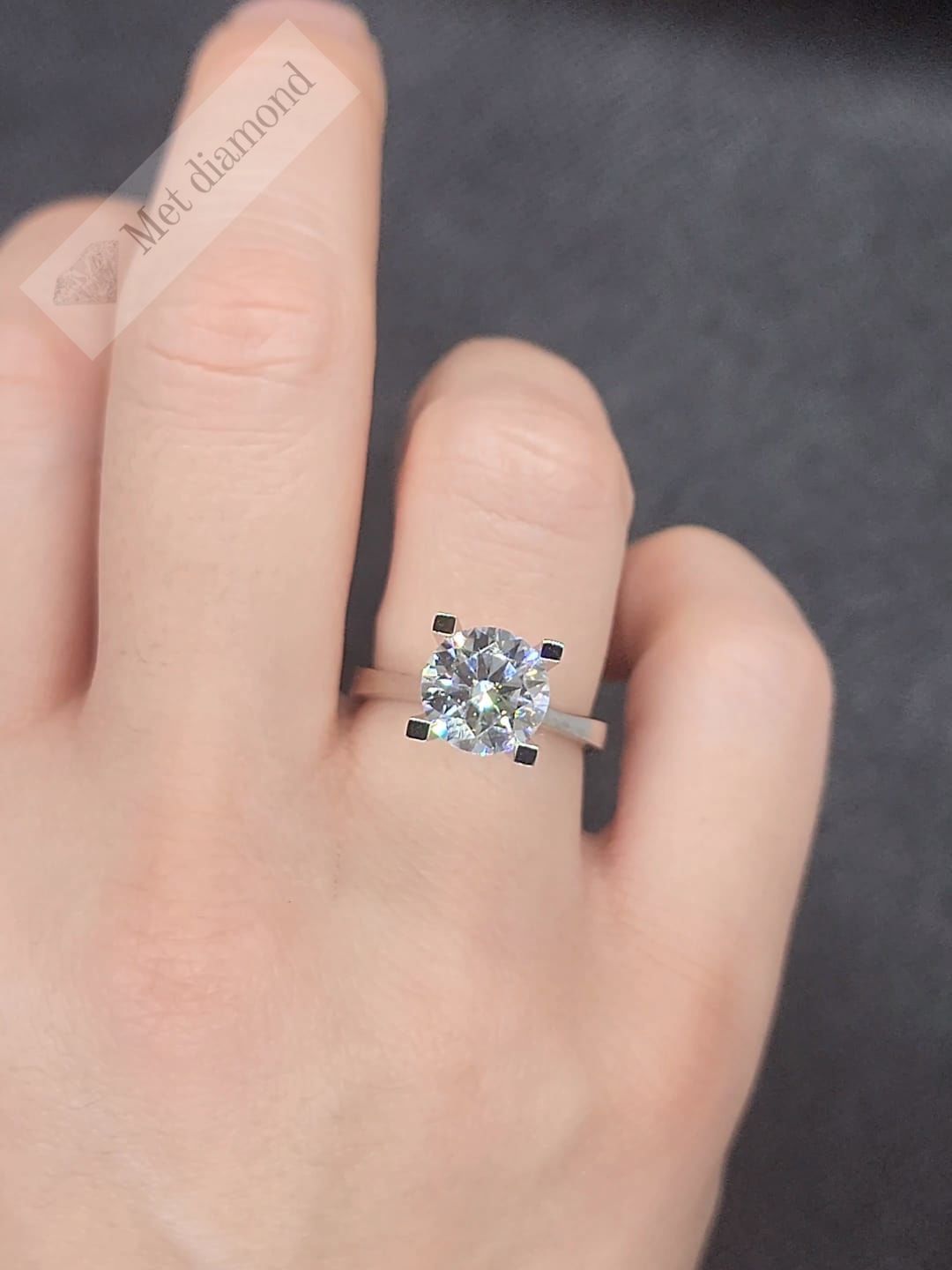 3 karat mozanit taşlı tektaş yüzük V tırnak mzn621