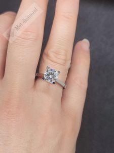 2 karat mozanit taşlı tektaş yüzük V tırnak mzn622