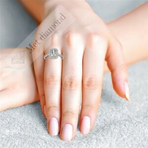 3,50  karat mozanit taşlı yüzük baget