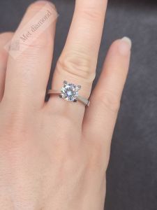 1,50 karat mozanit taşlı tektaş yüzük V tırnak mzn623