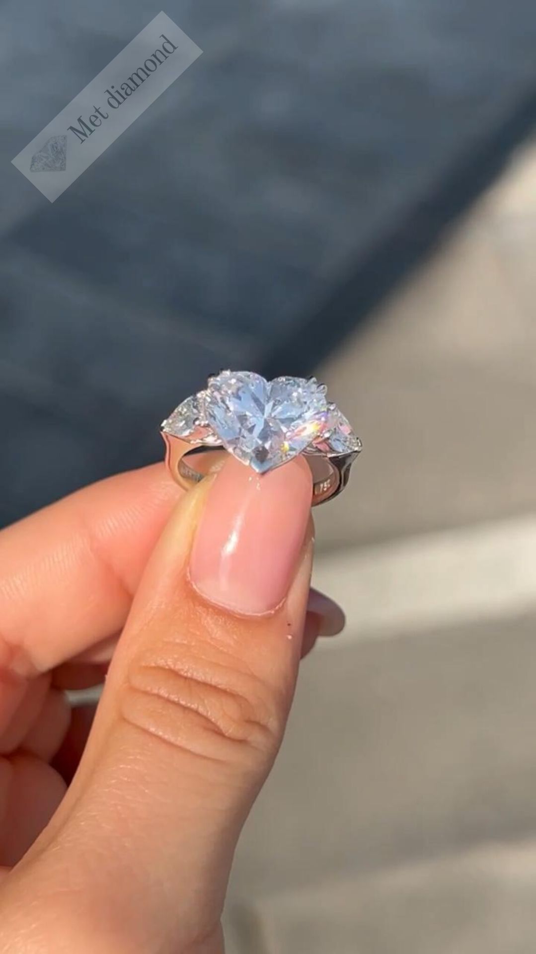4 Karat mozanit taşlı yüzük uc032
