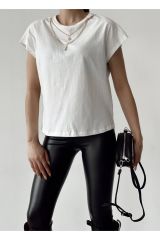 Kolye Detaylı T-shirt