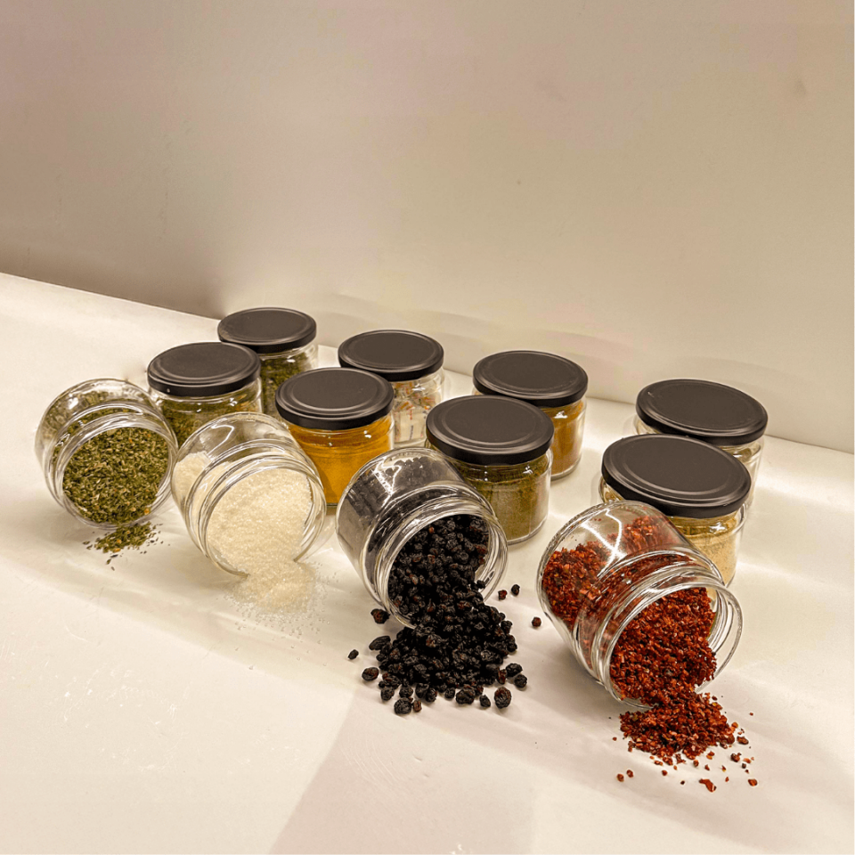 Sarkap Home 12'li 300 ml Mat Siyah Kapaklı Shrinkli Baharatlık Kavanoz