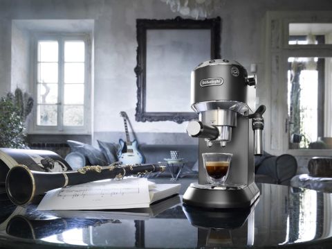 Delonghi Dedica Manuel Espresso Makinesi EC 685.BK Siyah