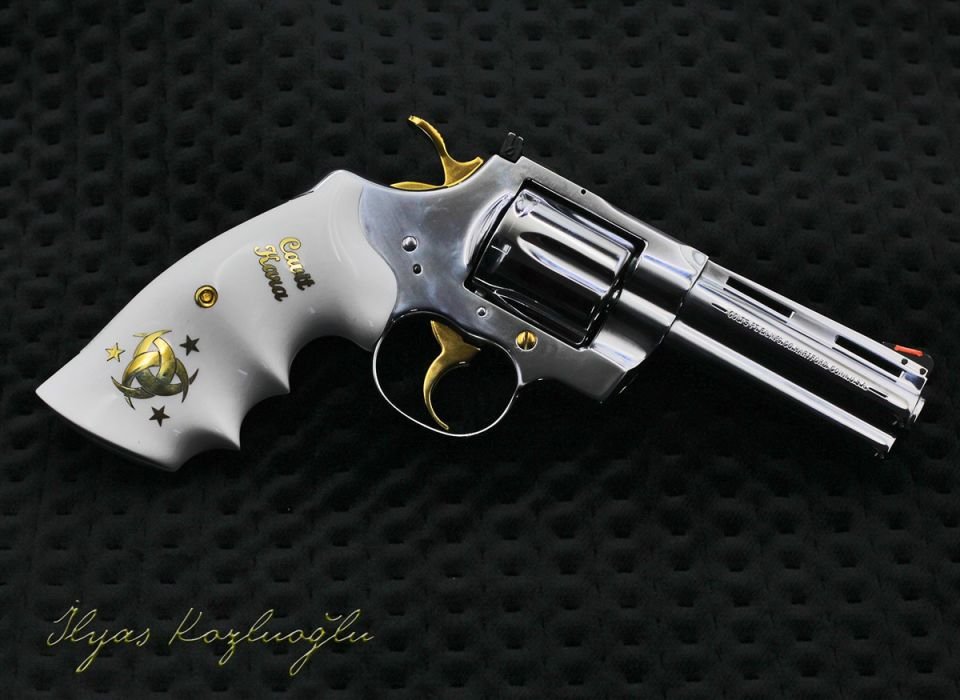 Colt Python 357 Magnum Parlak Beyaz Krom