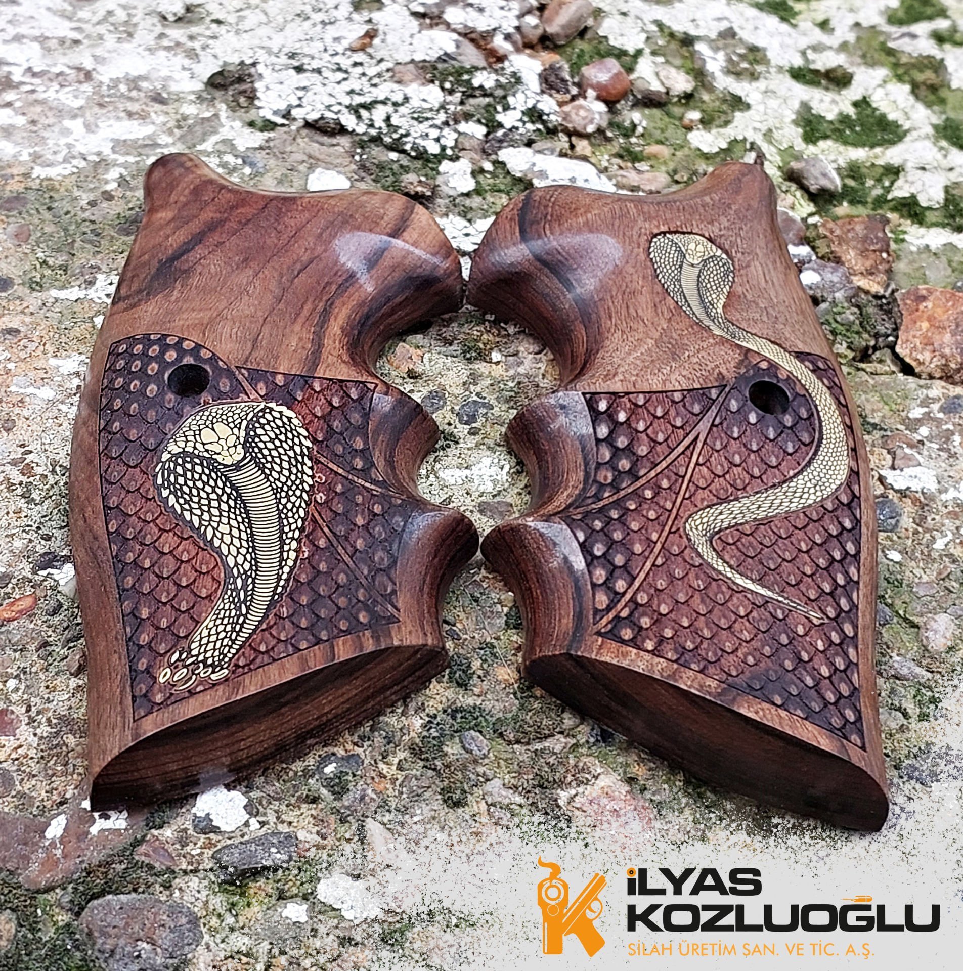 Colt Python Cobra İşlemeli Özel Desen Ceviz Kabza