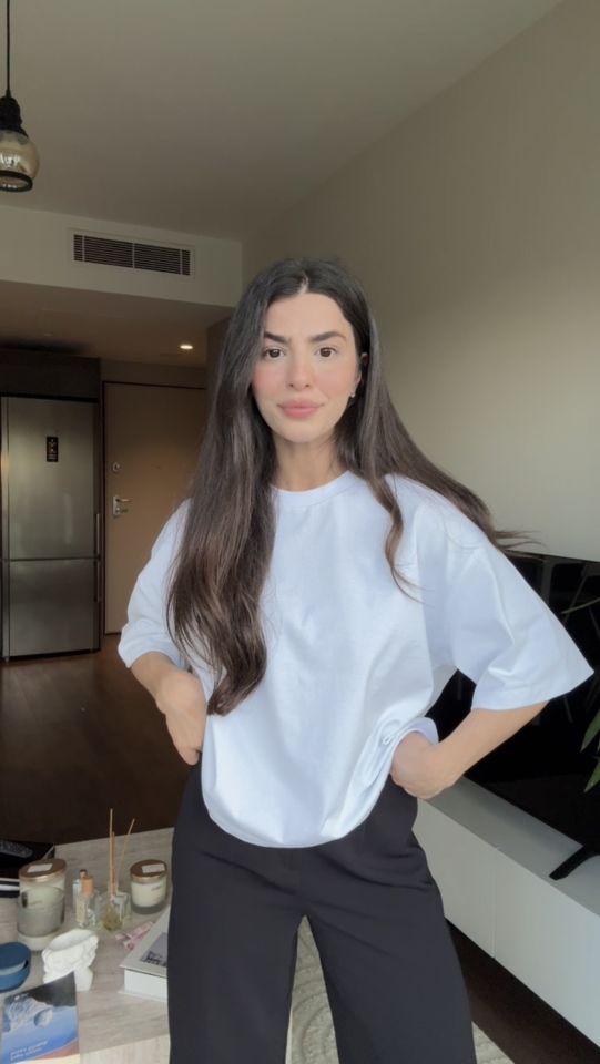 Cos iç göstermeyen beyaz basic