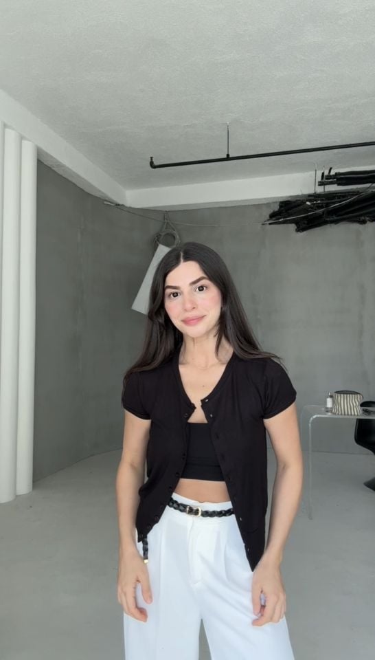 Yumoş düğme detaylı siyah ince triko