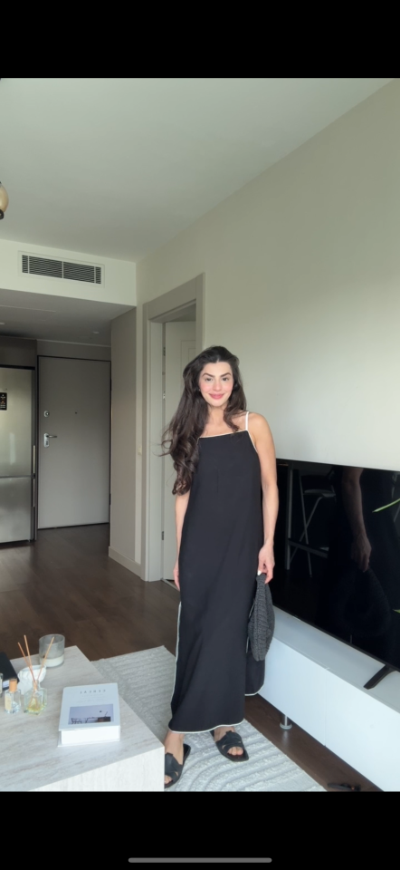 Beyaz şeritli astarlı elbise