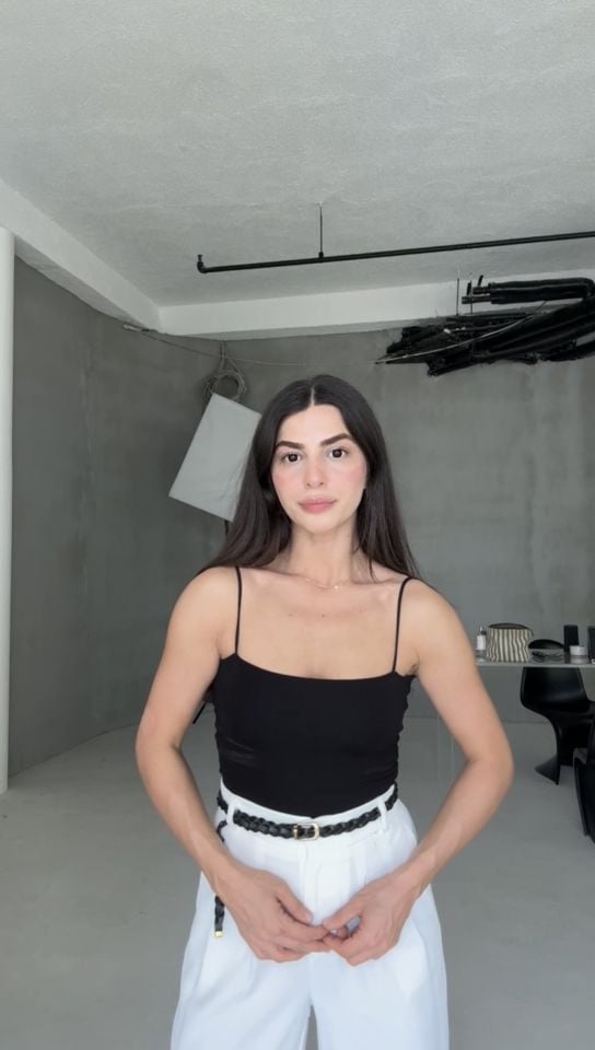 İnce askılı göğüs pad detaylı siyah crop